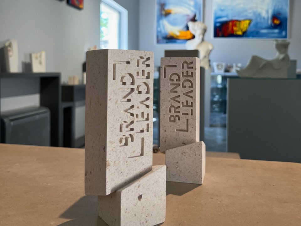 Kamene nagrade Brand Leader – serija custom made nagrada od prirodnog kamena