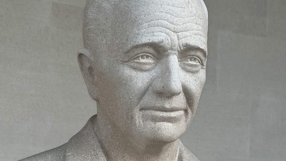 Kameni portret Marija Puratića – detalj lica, rad kipara Lovre Jakšića